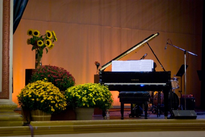 piano with chrysanthemums